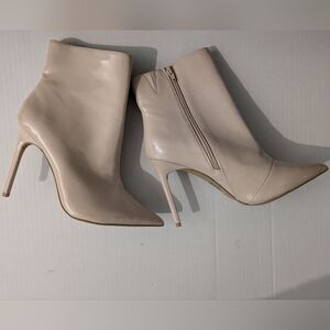 Cream Boots Express 10